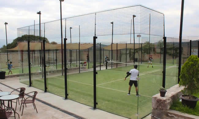 Las canchas de aire libre en el complejo Nueva Escocia Haras