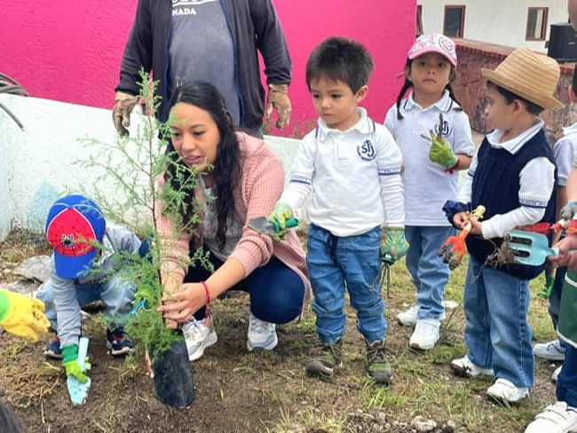 Los pre escolares aprendieron a sembrar y a cuidar de los árboles