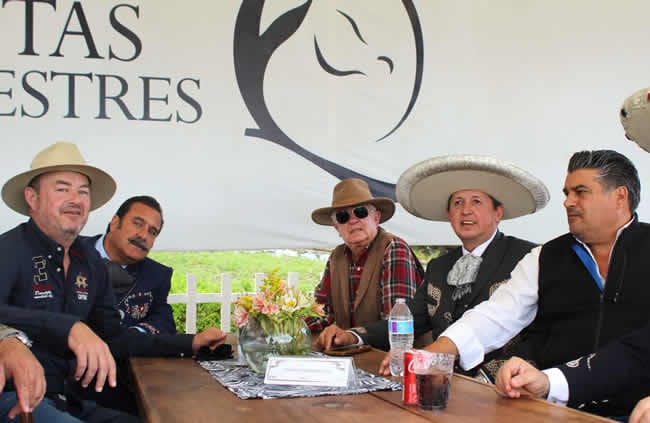 Salvador Barajas del Toro, próximo presidente de la Federación Mexicana de Charrería con su consejo de trabajo de visita en Haras con Carlos Haghenbeck C