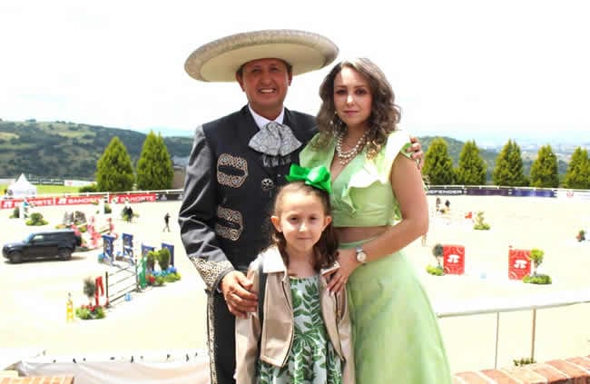 Salvador Barajas del Toro con su familia en Quintas Ecuestres Haras