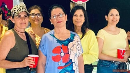 Expone Laura de la Vega hermosos bordados en Galería Pillot de Haras