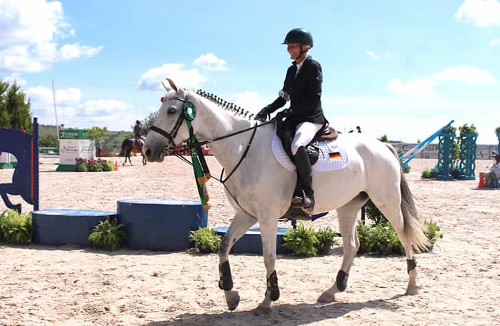 La jinete Katrin Redetzki de Alemania, ganadora de la prueba Master