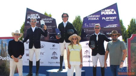 Los ganadores del Gran Premio de Salto con Carlos Hahgenbeck, Carla López Malo y Jorge Nasser