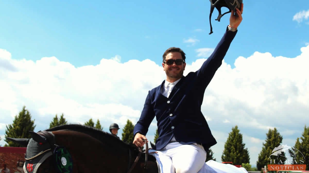 Con el triunfo en lo alto, Alejandro Plasencia festeja la conquista de la prueba de salto en 1.50 metros Gran Premio "Por Amor a Puebla"