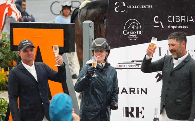 El brindis de la victoria con los tres primeros lugares