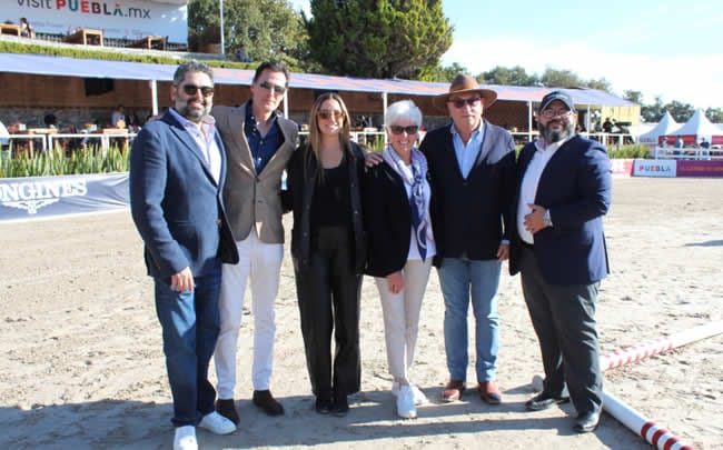 El comité organizador junto con los directivos de la FEM, la FEI, Gobierno de Puebla y el representante de la marca Longines