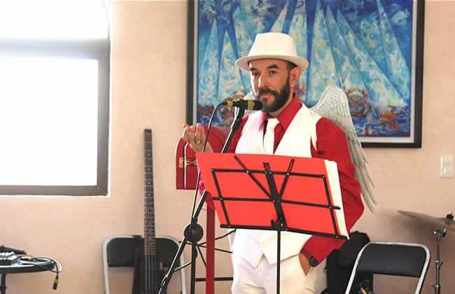 El poeta Paco Rubín, participó con su programa: “Es/Cupido, palabras A-HU-MOR”