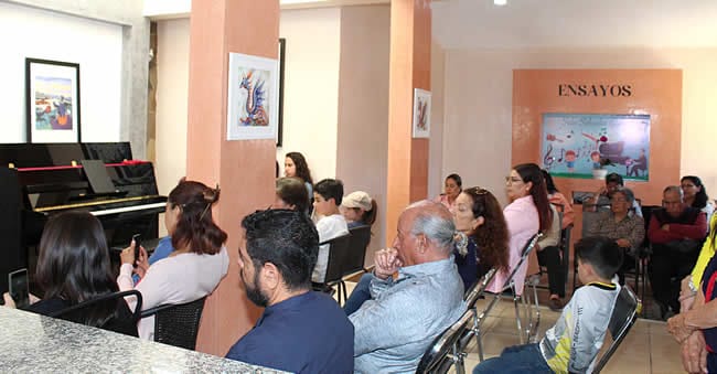 Un gran número de colonos tomaron parte en estos festejos artísticos conmemorando el mes del Amor y la Amistad